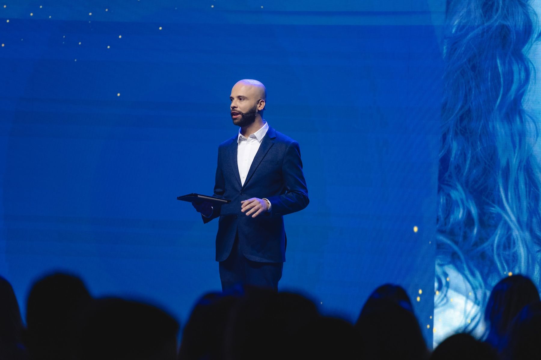 André em palco azul